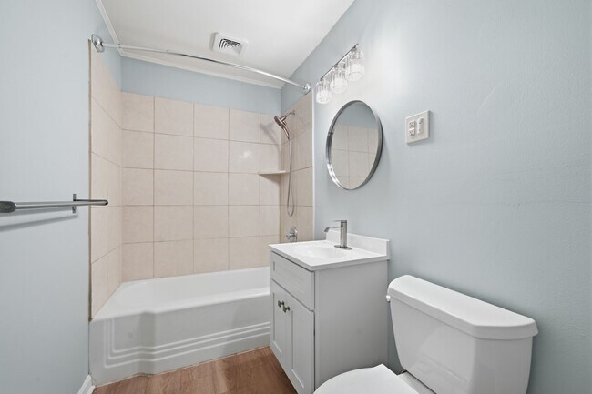 Building Photo - 1523 1/2 Bonnie Brae St