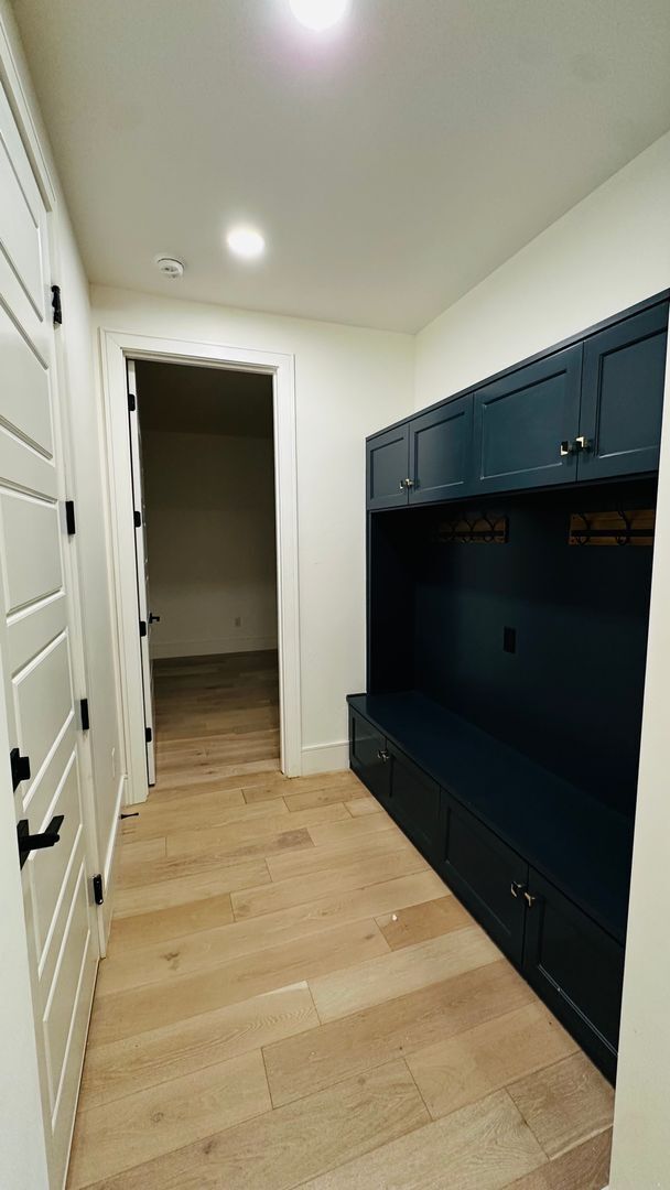 Building Photo - CORPORATE LEASE!!! Attn traveling nurse, e...