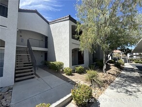 Building Photo - 950 Seven Hills Dr
