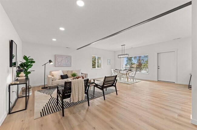 Building Photo - Brand New 2 Bed, 2 Bath Townhouse w/ a View!