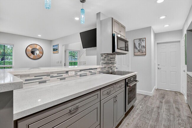 Building Photo - 1194 Hillsboro Mile