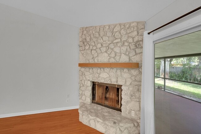Building Photo - 1800 Primrose Ln