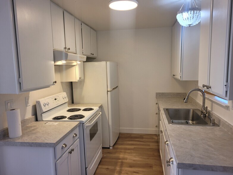 Building Photo - 5043 Wilder Dr