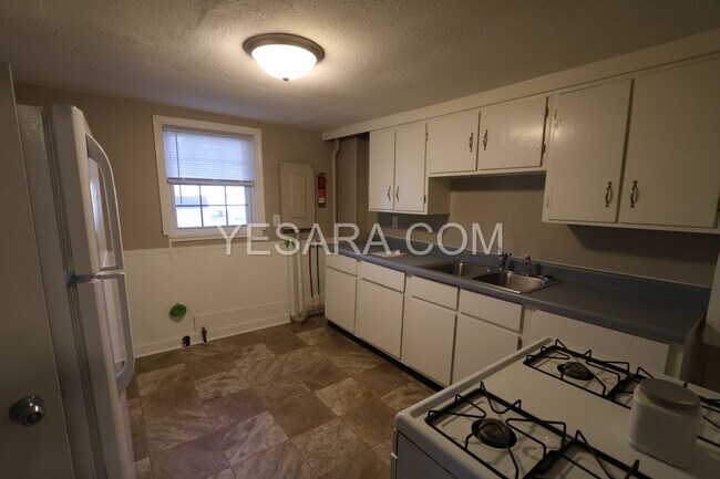 Building Photo - 1418-1418 Smith St