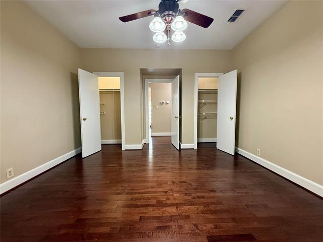 Building Photo - 2126 Mistletoe Ave