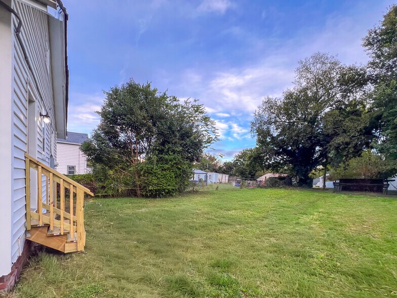 Building Photo - 1808 Fairfax Ave