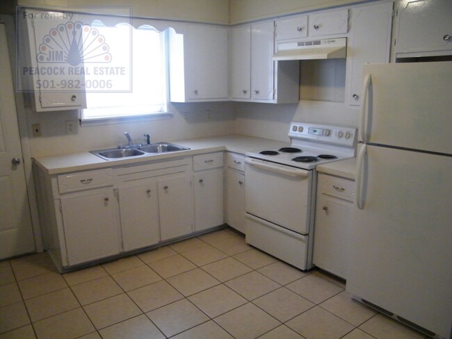 Building Photo - 3023-3023 Hines Dr