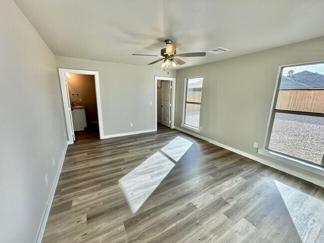 Building Photo - 3 bed 2 bath New Construction Home Available Now
