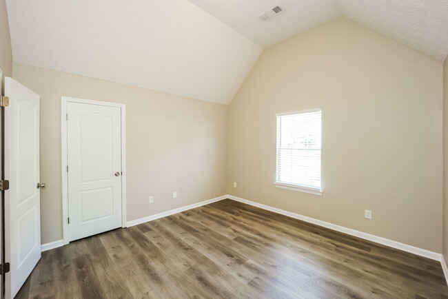 Building Photo - 1365 Camelia St