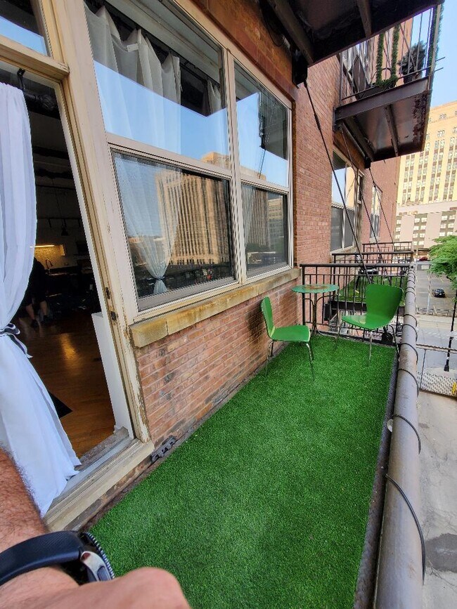 Balcony - 500 S Clinton St