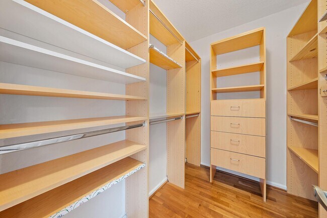 Building Photo - 356 Golfview Rd