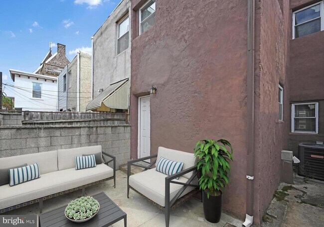 Building Photo - 1318 S Reese St