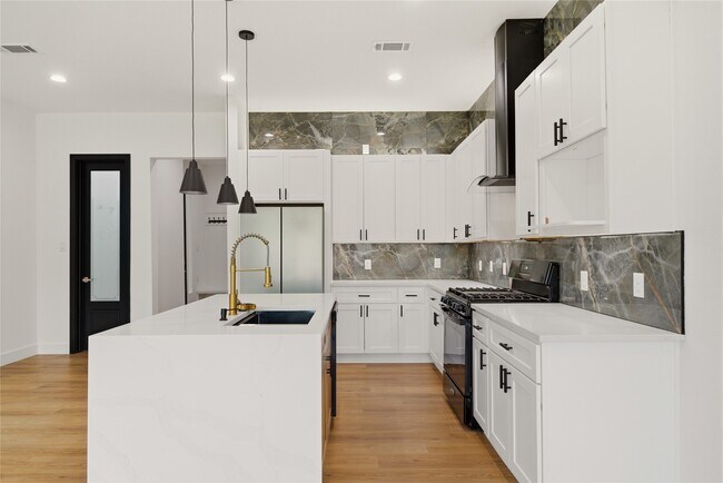Building Photo - 4441 Gunter St