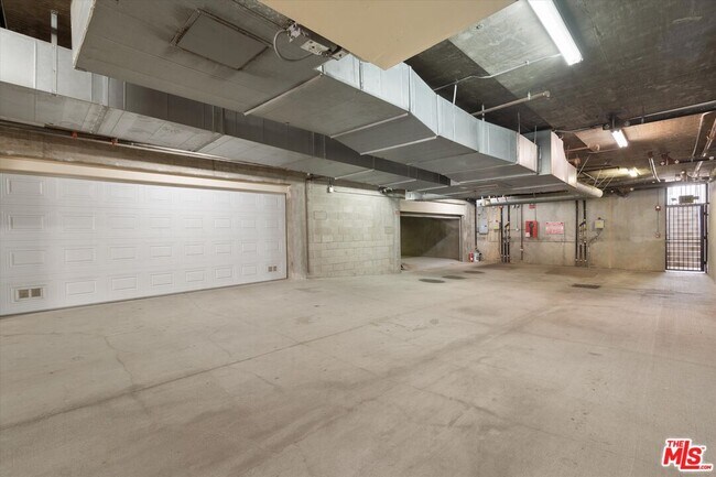 Building Photo - 1032 3rd St