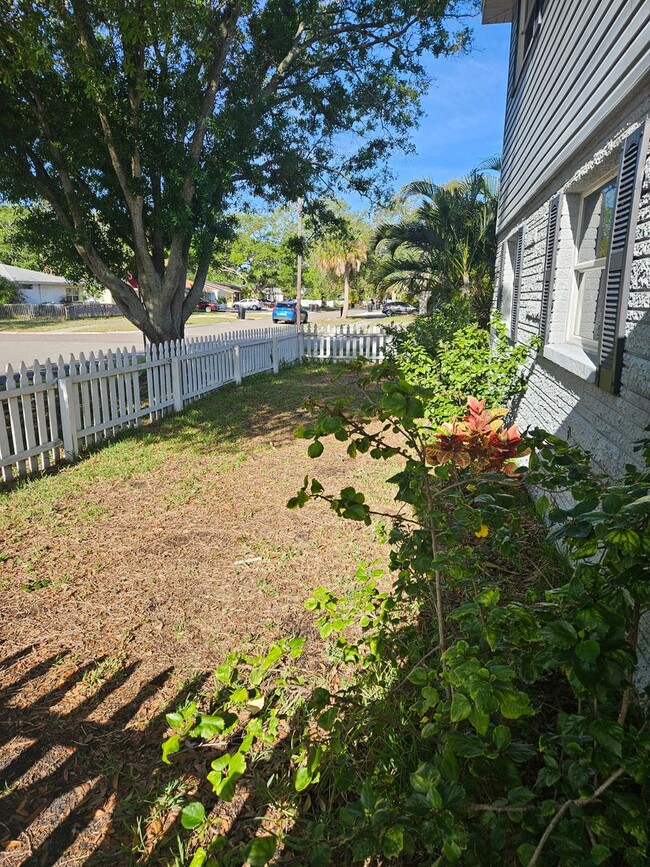 Building Photo - Stunning Jungle Terrace Oasis: Renovated 4...