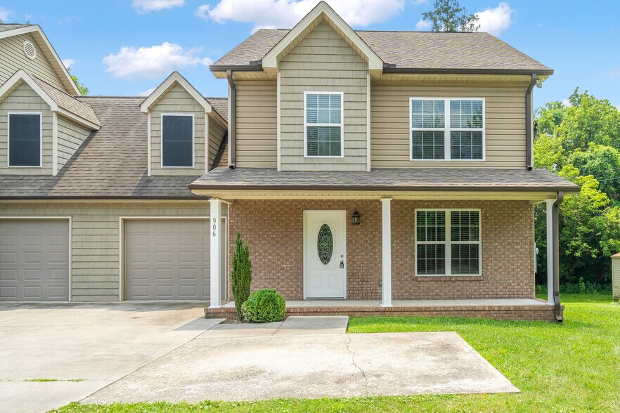 Building Photo - 906 E Inskip Dr