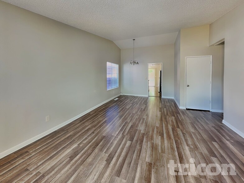 Building Photo - 2020 Burnside Dr