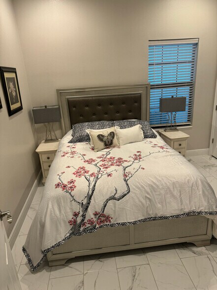 Building Photo - 11305 Hawks Fern Dr