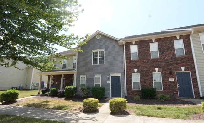 Building Photo - Charming 2-bedroom, 2.5-bath home
