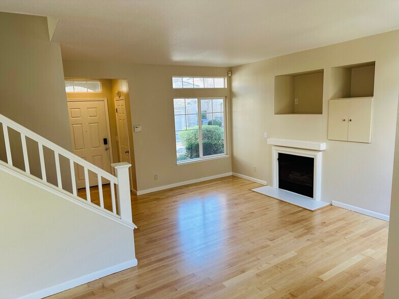 Building Photo - 3729 Seine Ct