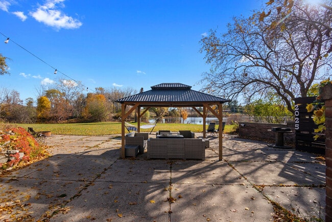 Building Photo - 4105 Riverview Dr