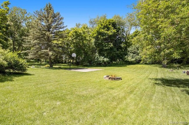 Building Photo - 388 Hillsdale St