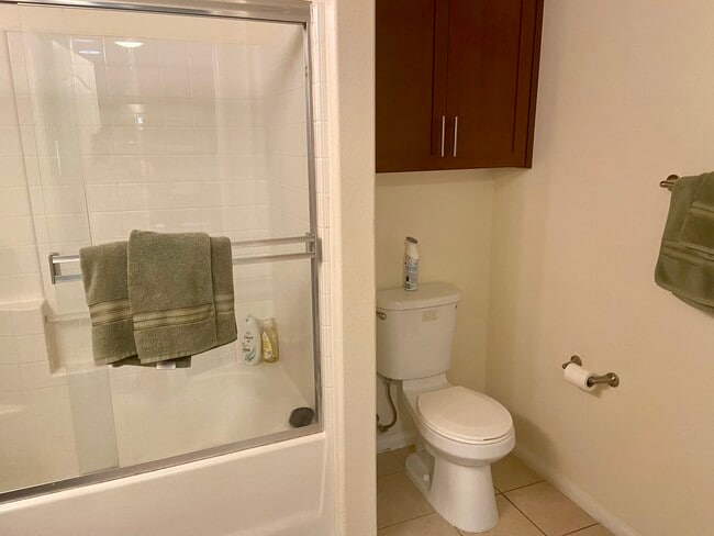 Bathroom - 900 W Temple St
