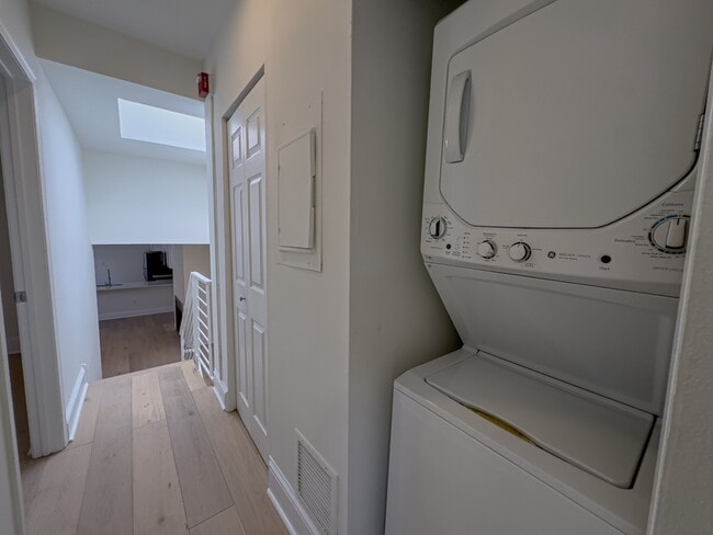 Building Photo - 1919 Mt Vernon St