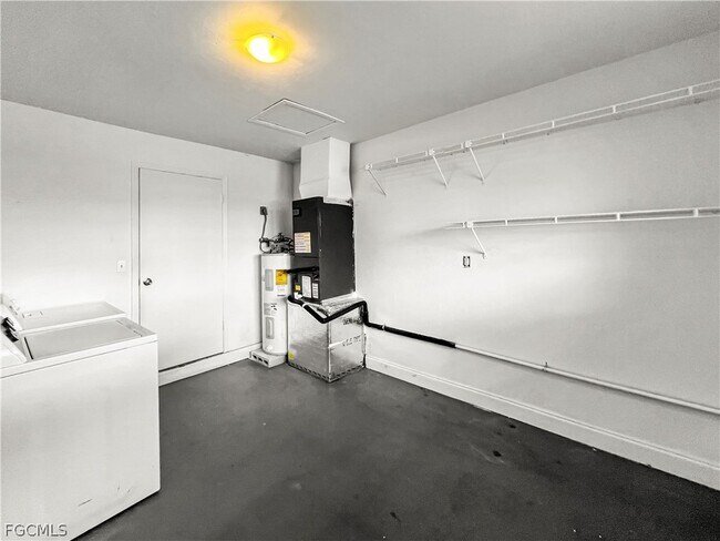 Building Photo - 7300 Barragan Rd