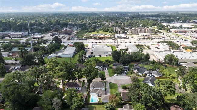 Building Photo - 5511 Green Timbers Dr