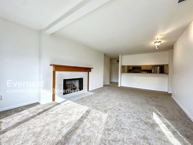 Building Photo - 1594 Bradley Dr