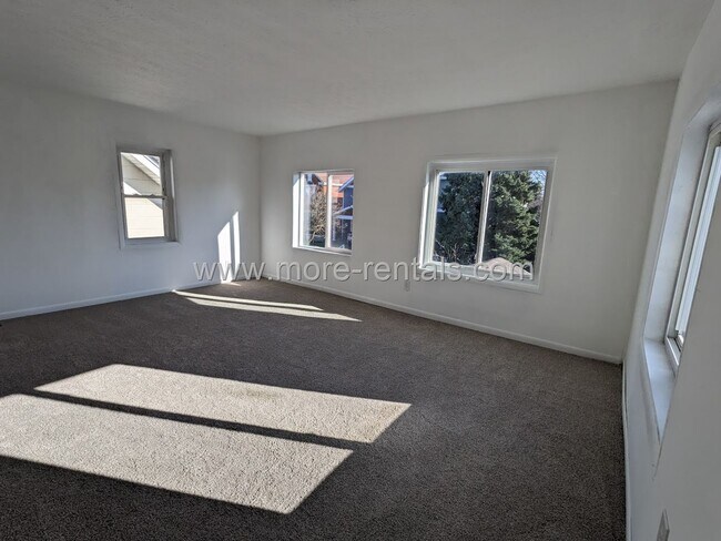 Building Photo - 546 E Jenkins Ave