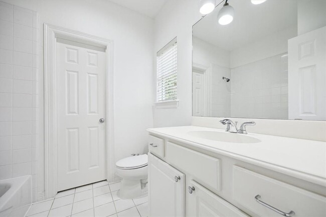 Building Photo - 4013 Blossom St