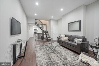 Building Photo - 2538 Turner St