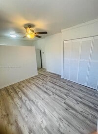 Building Photo - 613 Sharar Ave