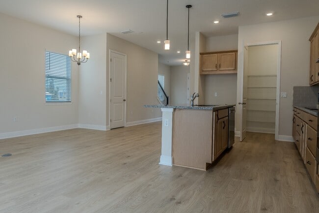 Building Photo - 16705 Victoria Grv Aly