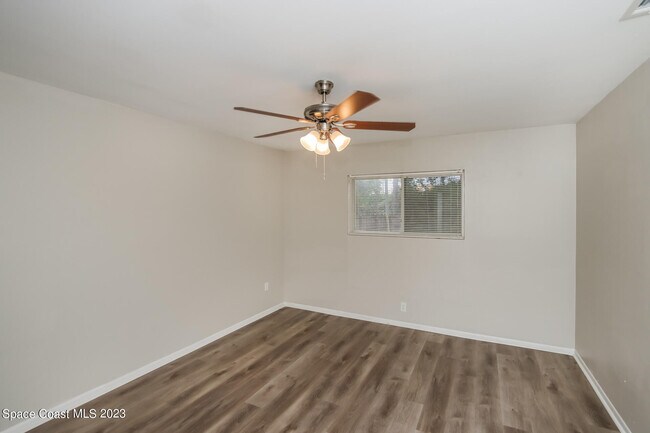Building Photo - 524 Commodore Ave NW