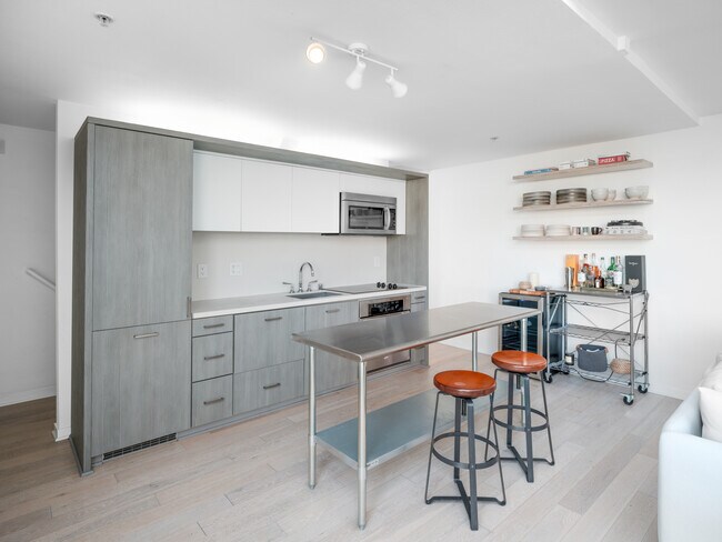 Building Photo - 1944 State St