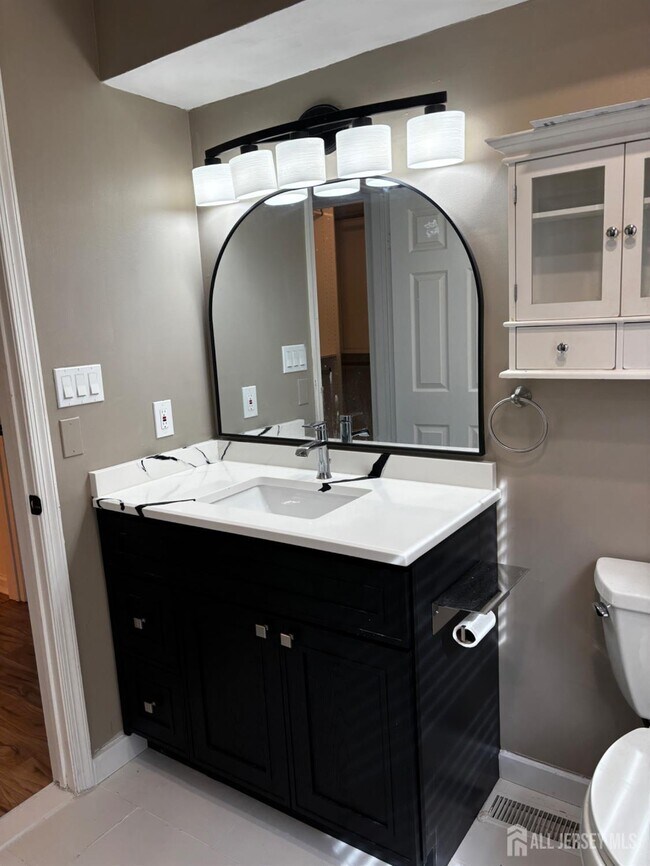 Building Photo - 111 Lloyd Ct