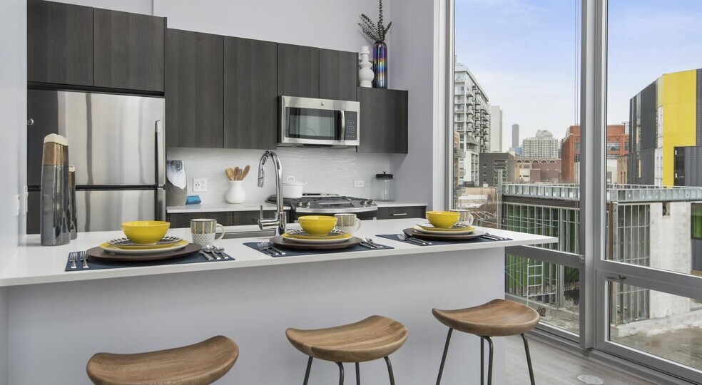 Building Photo - 942 W Huron St