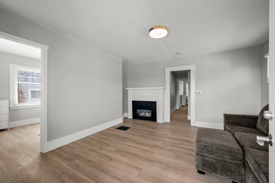 Building Photo - 4525 5th Ave NE