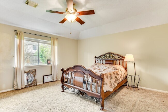 Building Photo - 317 Vantage Pointe Cir