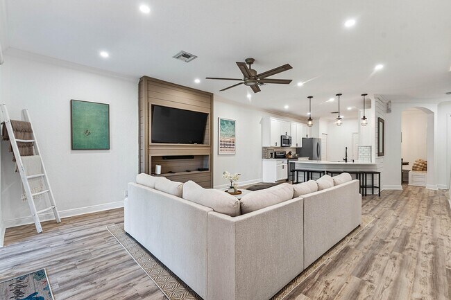 Building Photo - 4890 Bonsai Cir