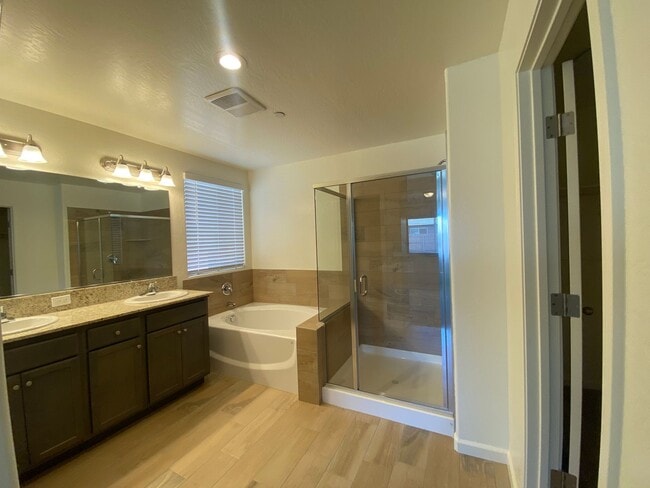 Building Photo - 3 BR 2 BA Available Now