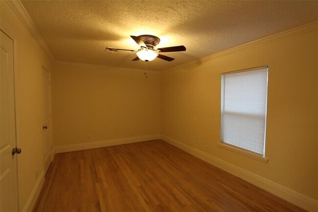 Building Photo - 6529 Schiller St