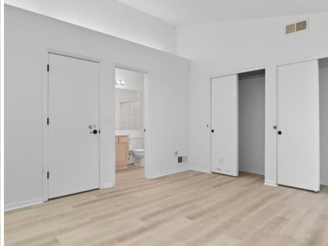 Building Photo - 519 Woodcrest Dr