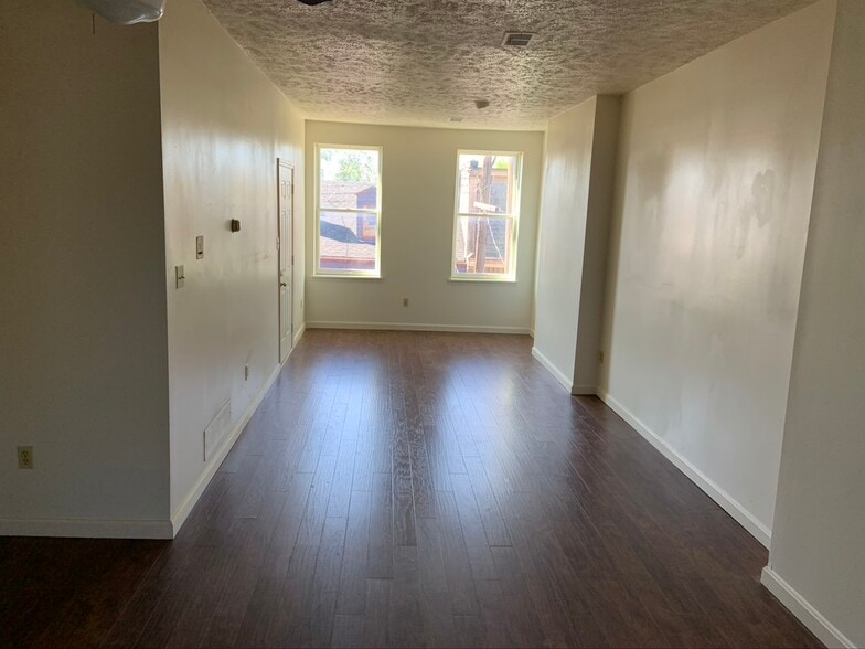 Living room / Dining Area - 306 Jacksonia St