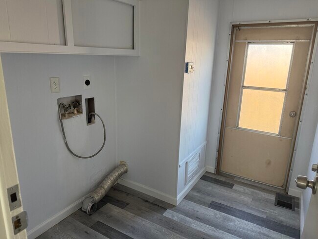 Building Photo - 64180 Thomas Ave