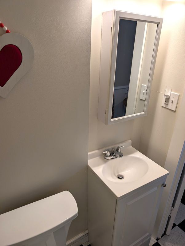 Building Photo - 553 Penora St