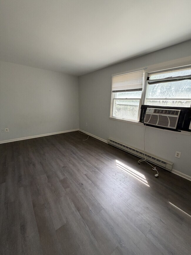 Building Photo - 8218 Brown Rd